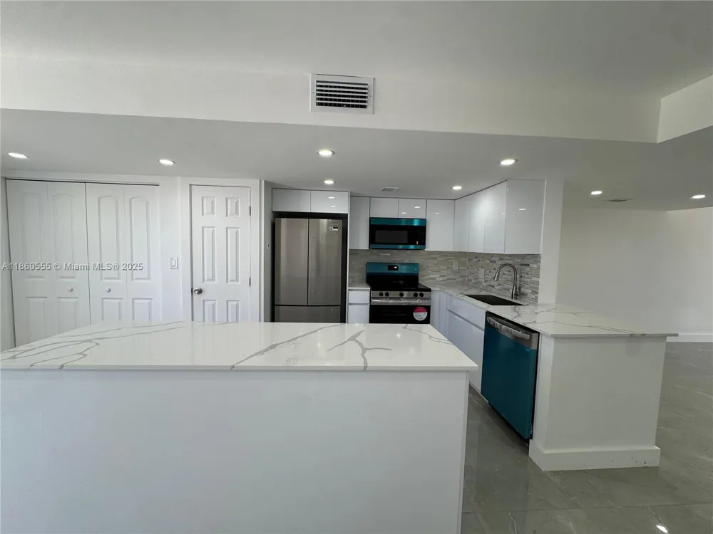 2318 NE 7th St #34 Hallandale Beach, FL 33009