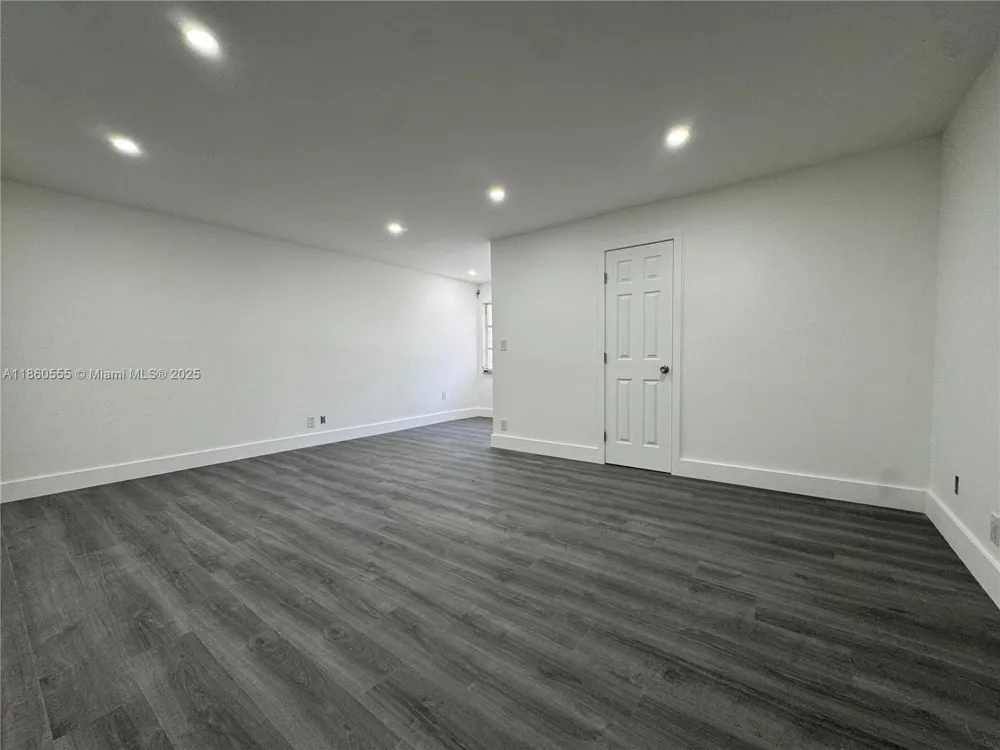 2318 NE 7th St #34 Hallandale Beach, FL 33009