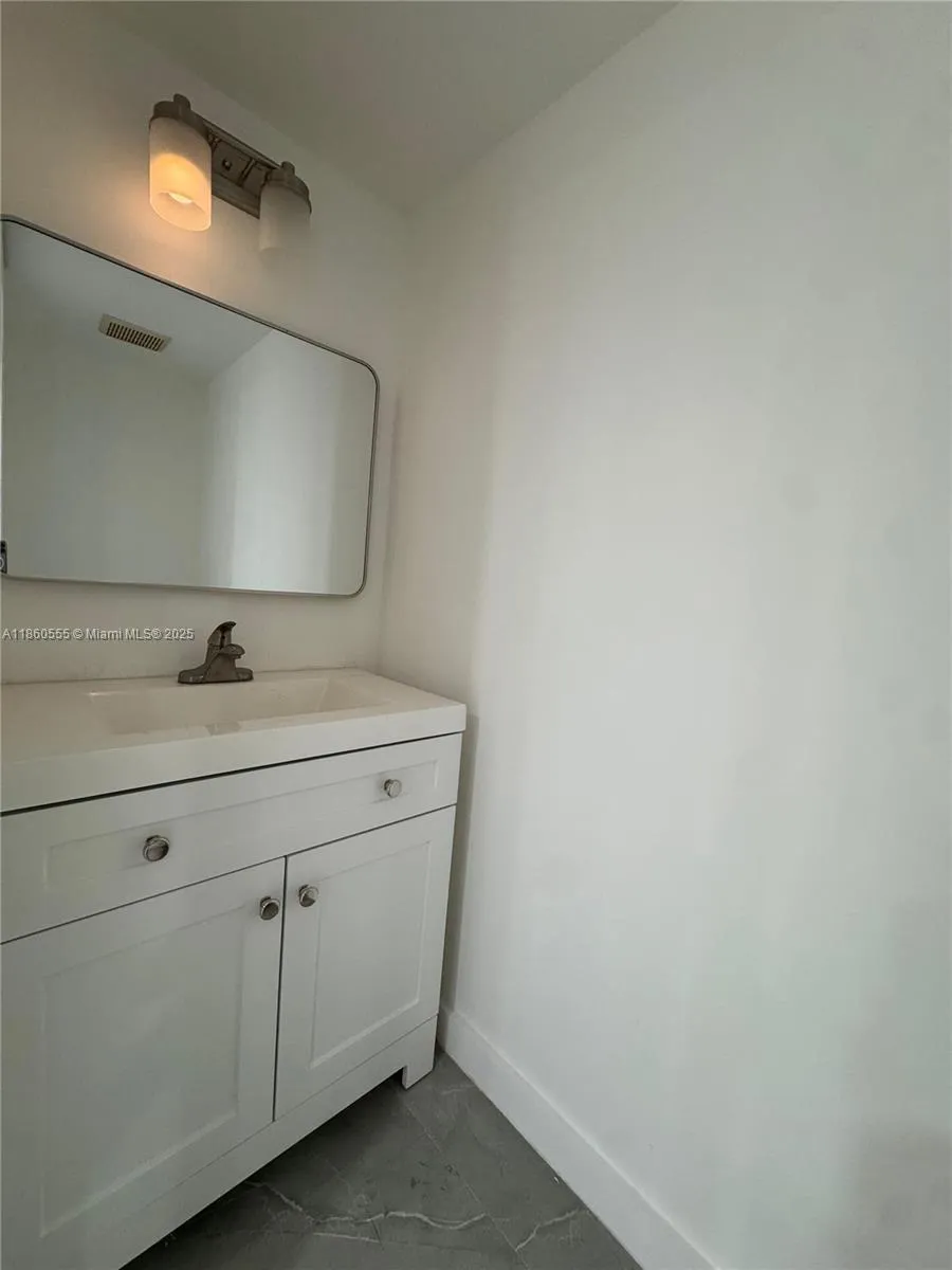 2318 NE 7th St #34 Hallandale Beach, FL 33009