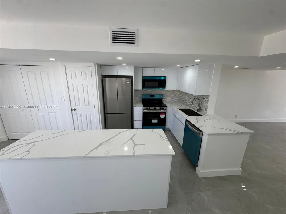 2318 NE 7th St #34 Hallandale Beach, FL 33009