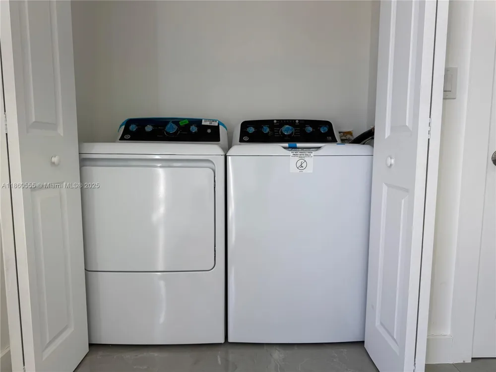 2318 NE 7th St #34 Hallandale Beach, FL 33009