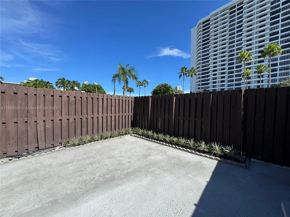 2318 NE 7th St #34 Hallandale Beach, FL 33009