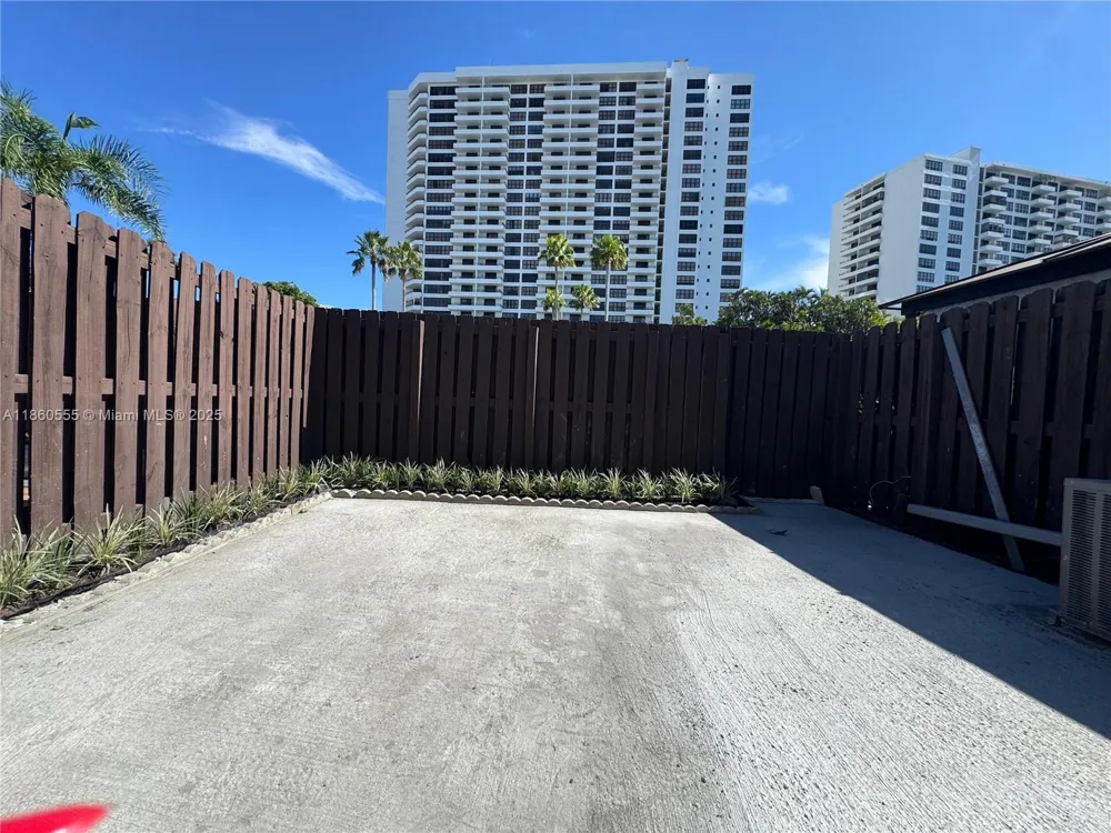 2318 NE 7th St #34 Hallandale Beach, FL 33009