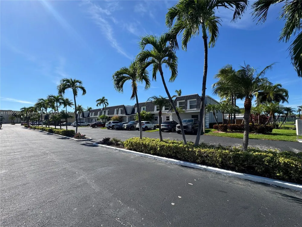 2318 NE 7th St #34 Hallandale Beach, FL 33009