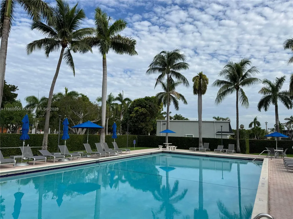 2318 NE 7th St #34 Hallandale Beach, FL 33009