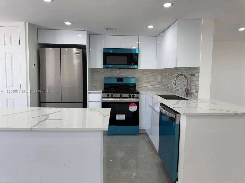 2318 NE 7th St #34 Hallandale Beach, FL 33009