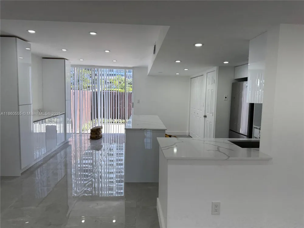 2318 NE 7th St #34 Hallandale Beach, FL 33009