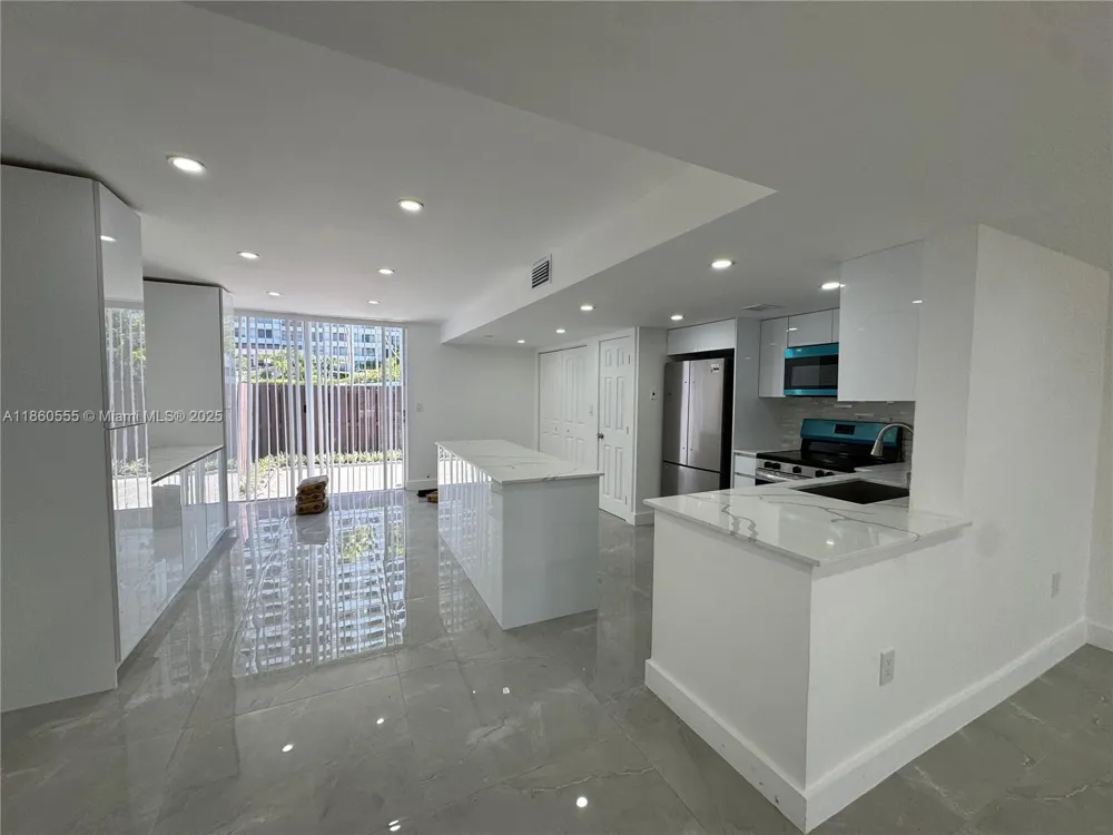 2318 NE 7th St #34 Hallandale Beach, FL 33009