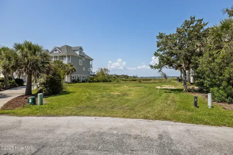 123 & 125 Coral Bay Court