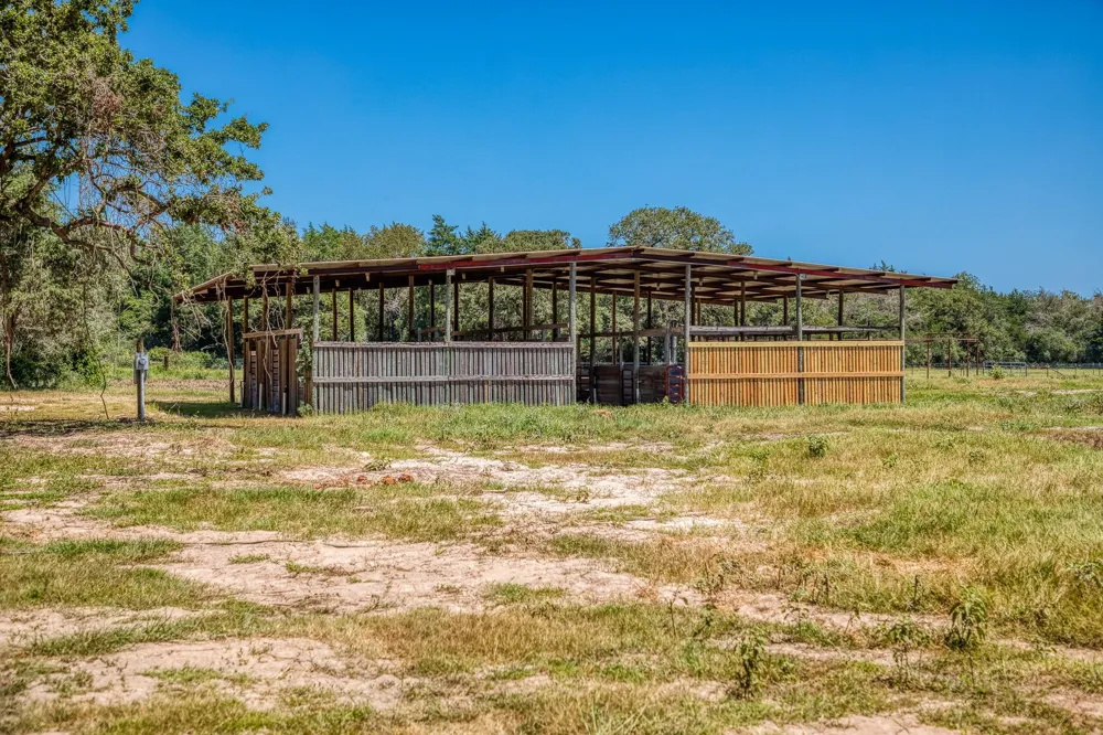1922 County Road 324 Caldwell, TX 77836