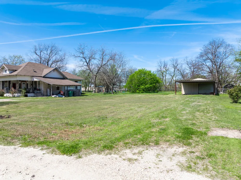 509 Navarro Avenue Mart, TX 76664