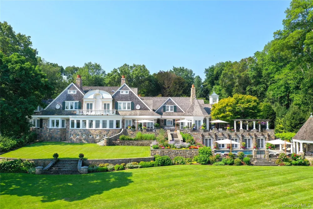 227 Dock Lane Great Neck, NY 11024