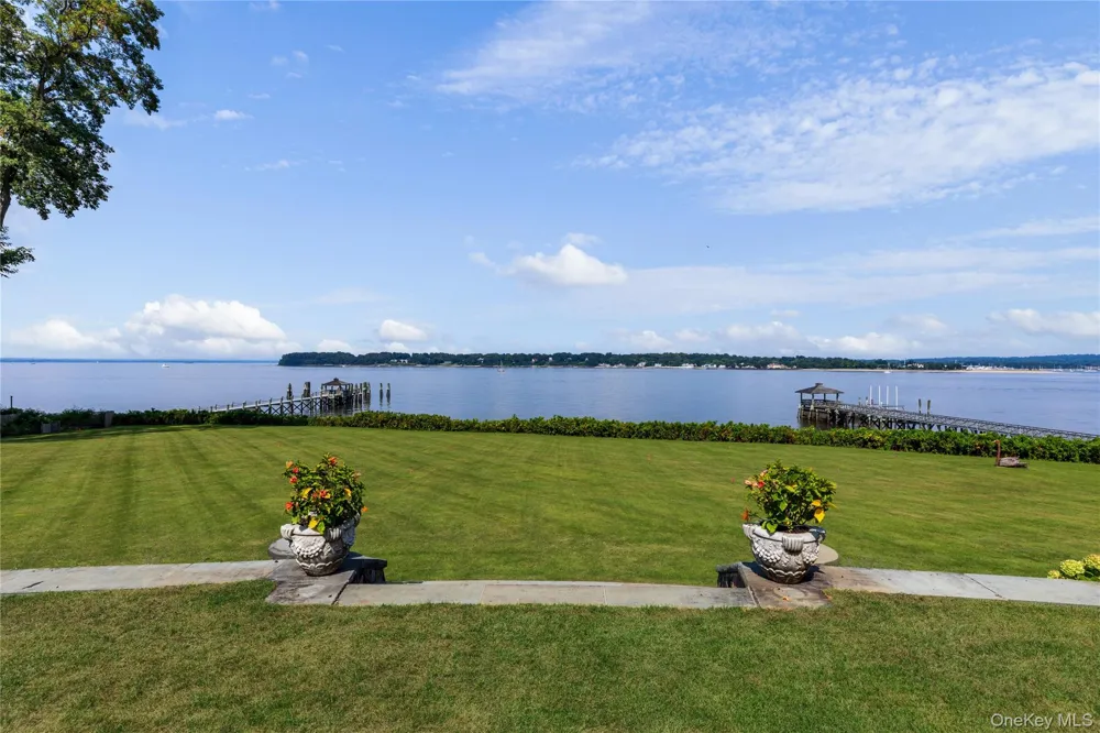 227 Dock Lane Great Neck, NY 11024