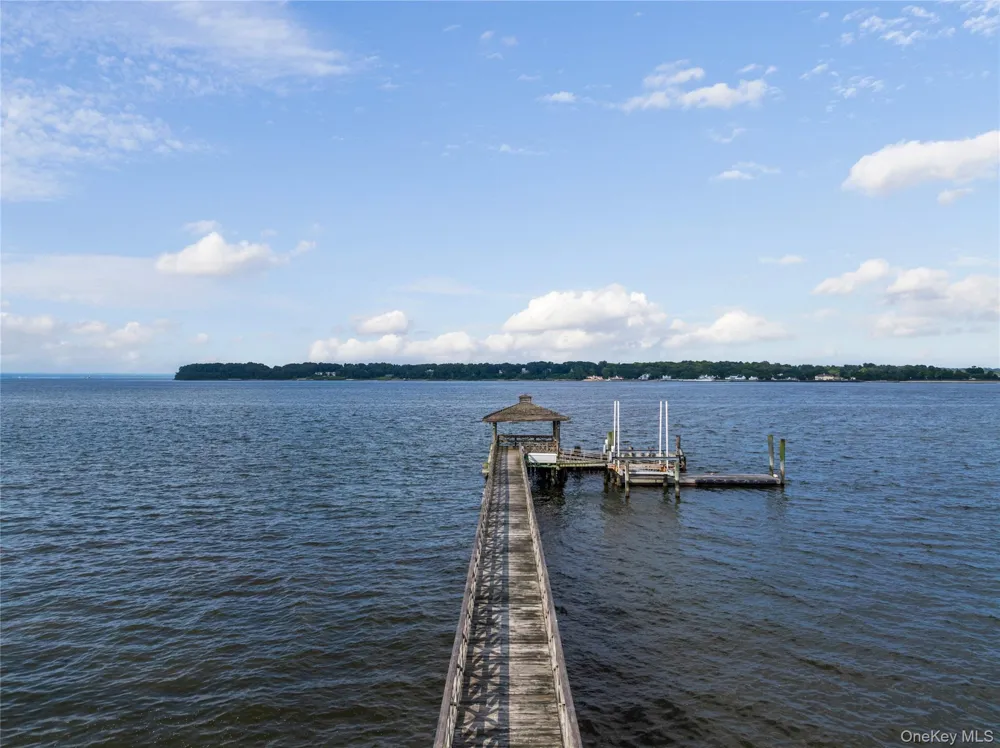 227 Dock Lane Great Neck, NY 11024