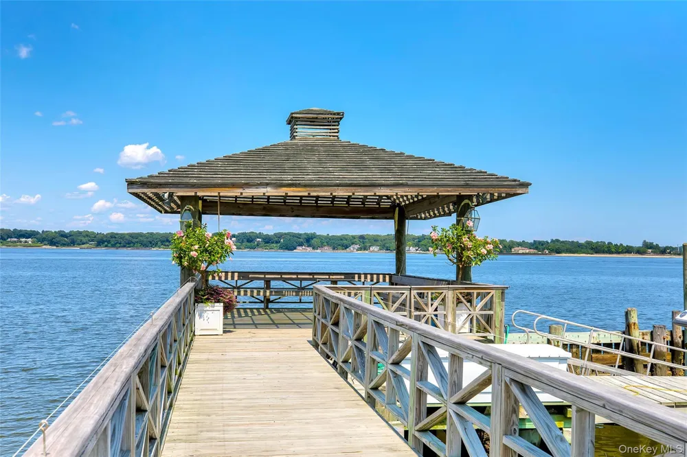 227 Dock Lane Great Neck, NY 11024