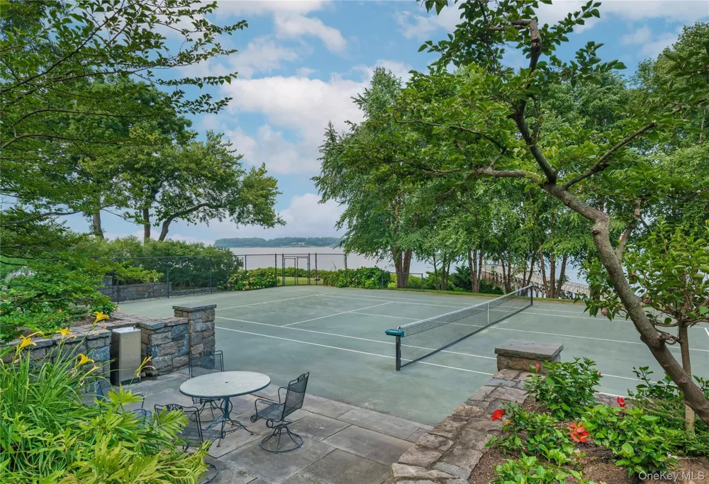 227 Dock Lane Great Neck, NY 11024