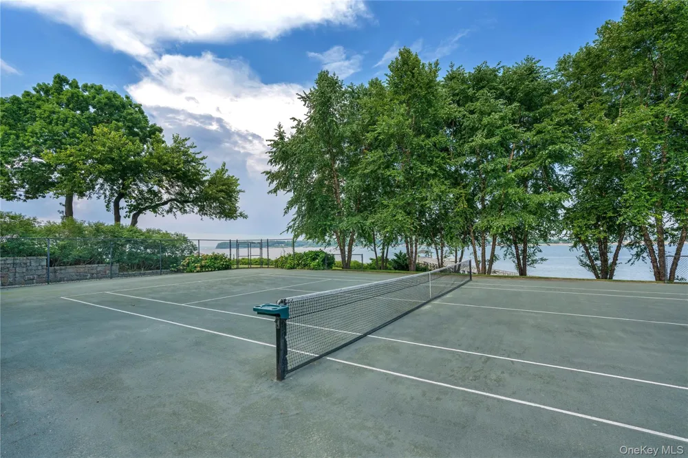 227 Dock Lane Great Neck, NY 11024