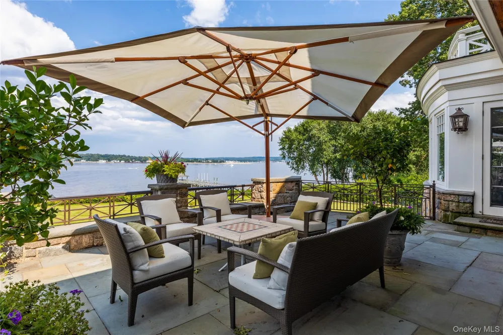 227 Dock Lane Great Neck, NY 11024