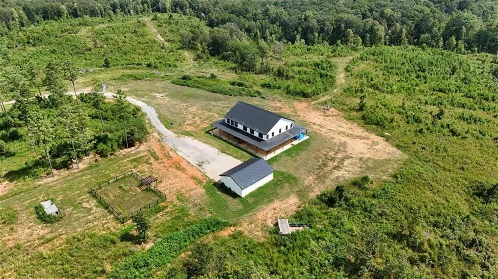664 Wiggins Road Lyerly, GA 30730