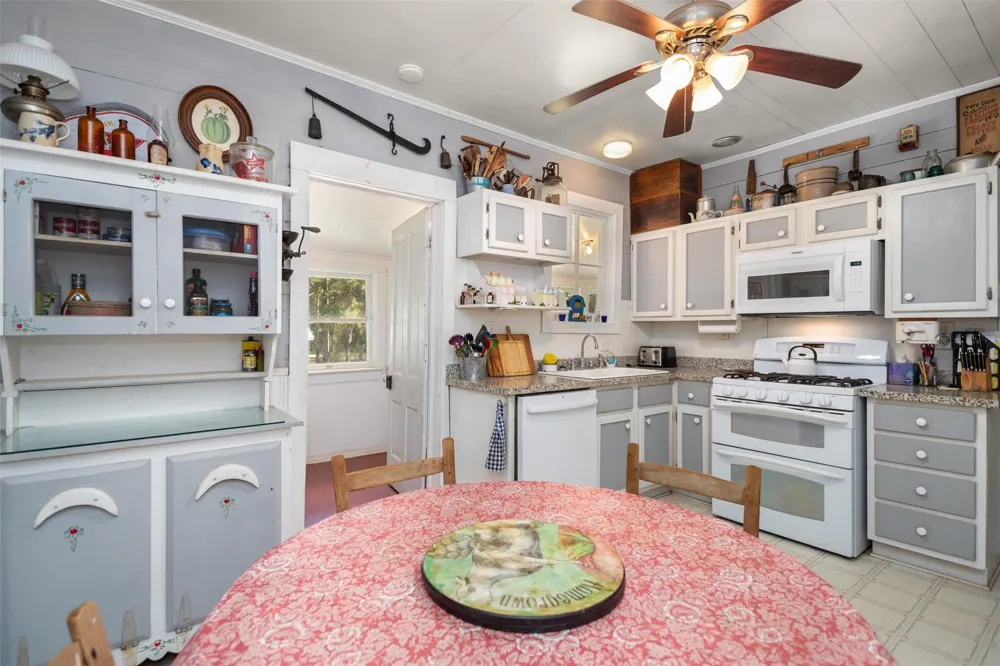 609 County Road 1175 Kennard, TX 75847