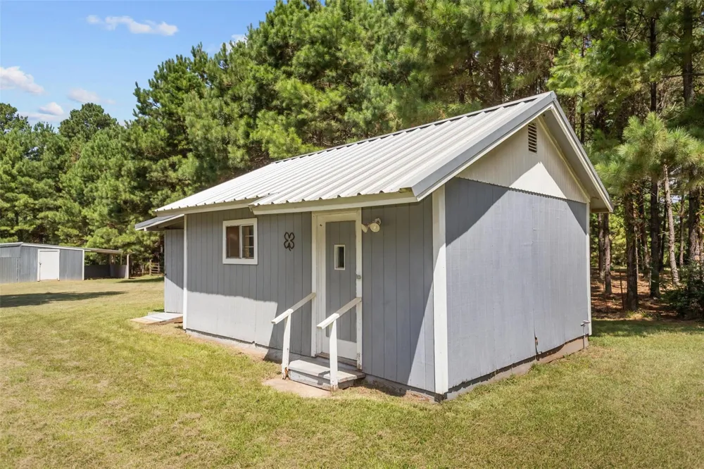 609 County Road 1175 Kennard, TX 75847