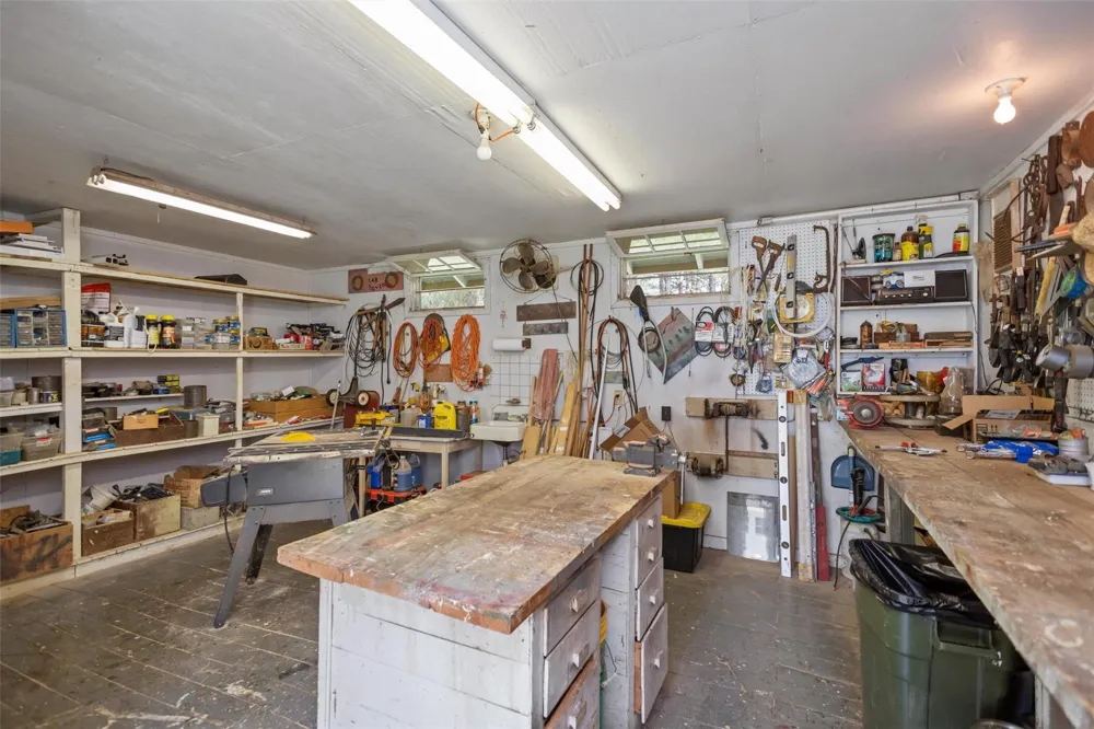609 County Road 1175 Kennard, TX 75847