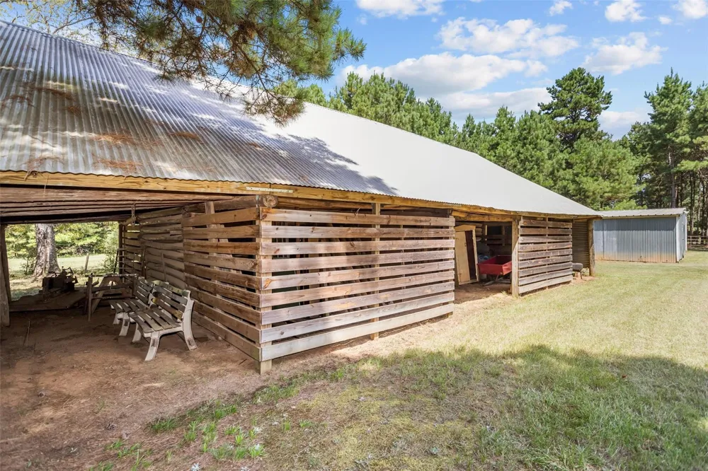 609 County Road 1175 Kennard, TX 75847