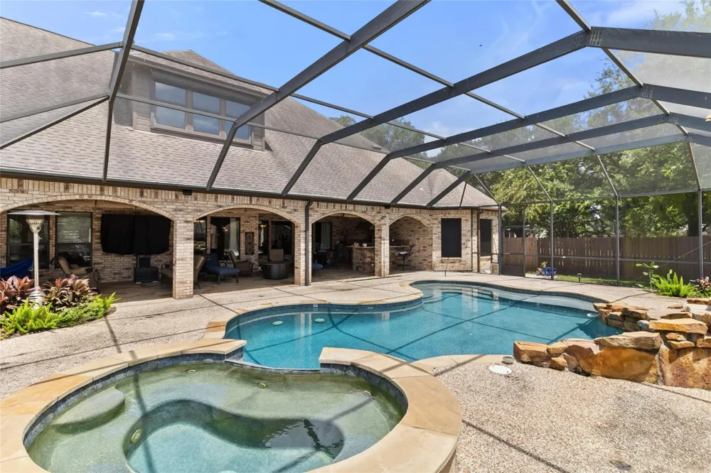 1105 Oak Park Drive Angleton, TX 77515