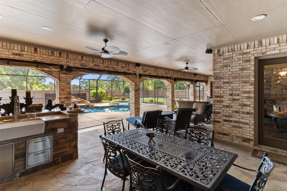 1105 Oak Park Drive Angleton, TX 77515