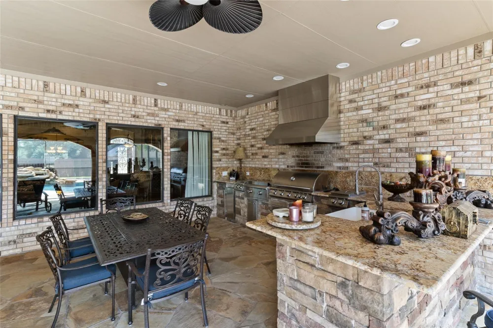 1105 Oak Park Drive Angleton, TX 77515