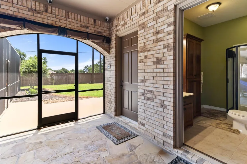 1105 Oak Park Drive Angleton, TX 77515