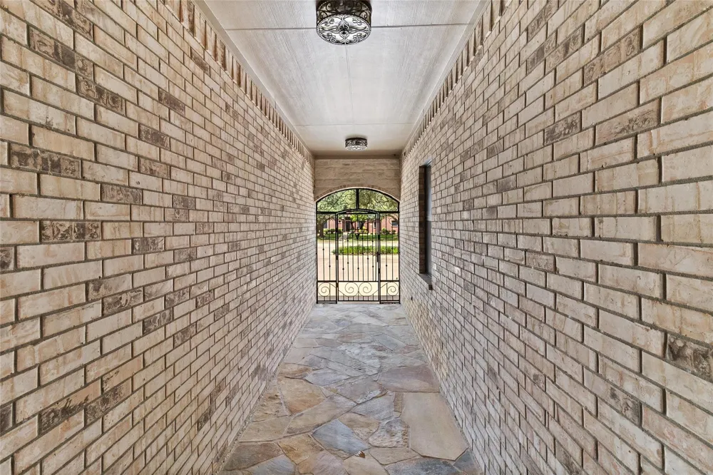 1105 Oak Park Drive Angleton, TX 77515