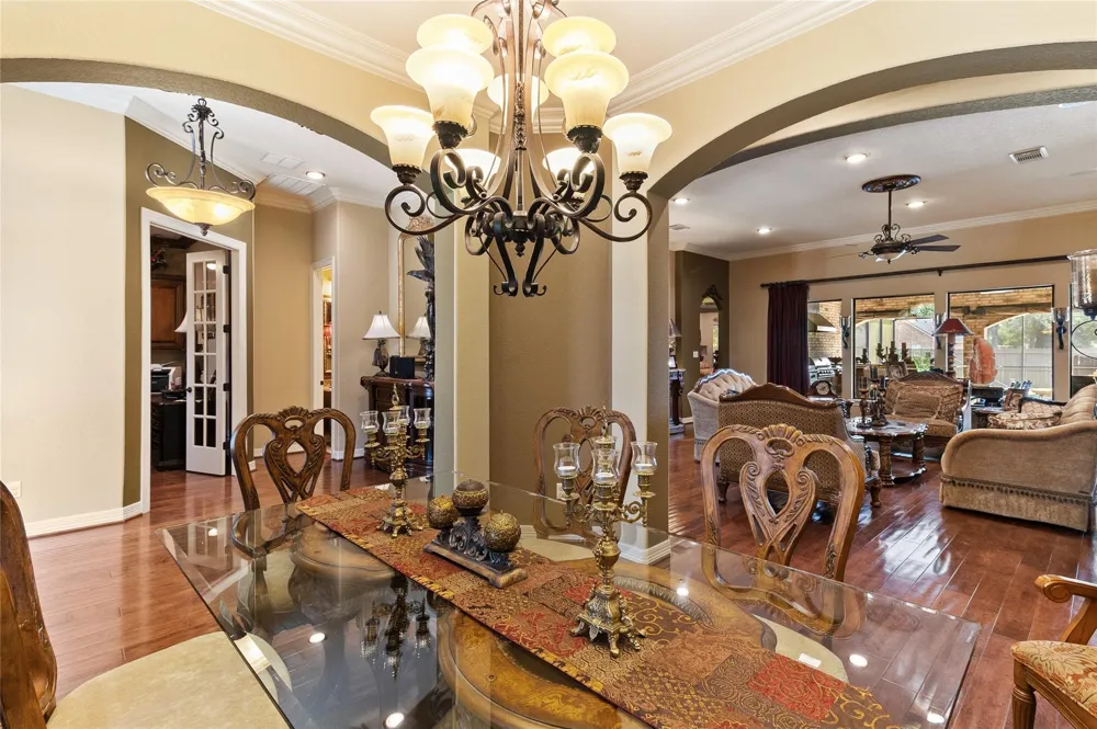 1105 Oak Park Drive Angleton, TX 77515