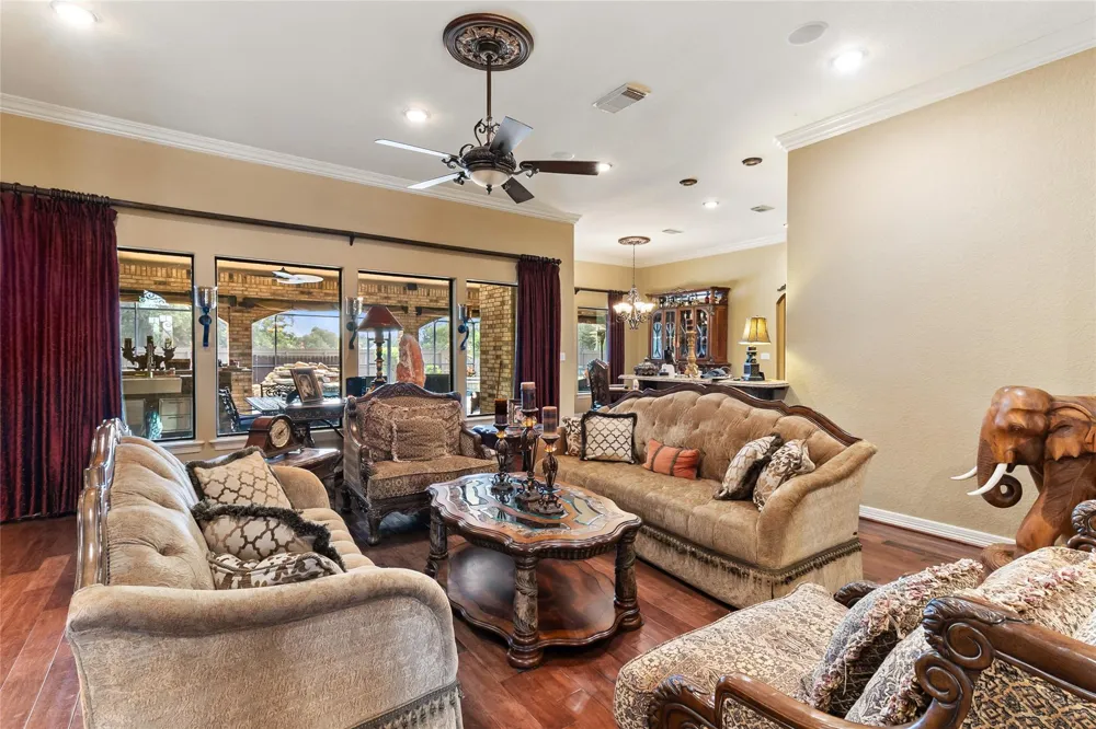 1105 Oak Park Drive Angleton, TX 77515