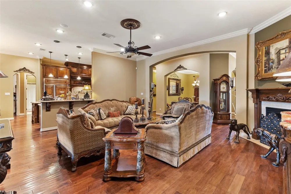 1105 Oak Park Drive Angleton, TX 77515