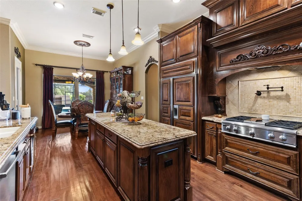 1105 Oak Park Drive Angleton, TX 77515