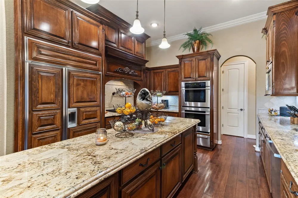 1105 Oak Park Drive Angleton, TX 77515