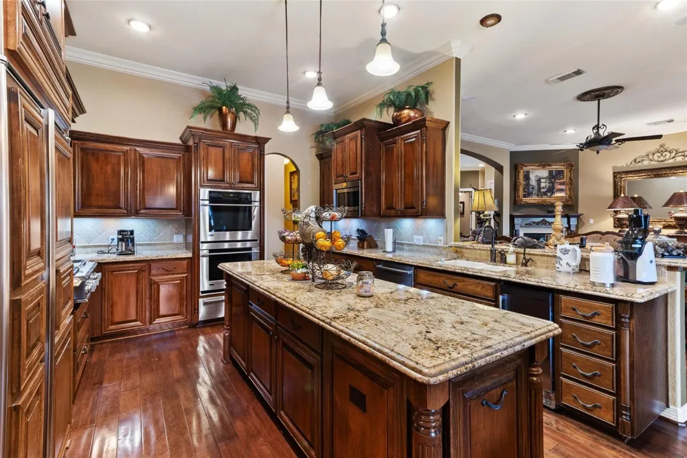 1105 Oak Park Drive Angleton, TX 77515