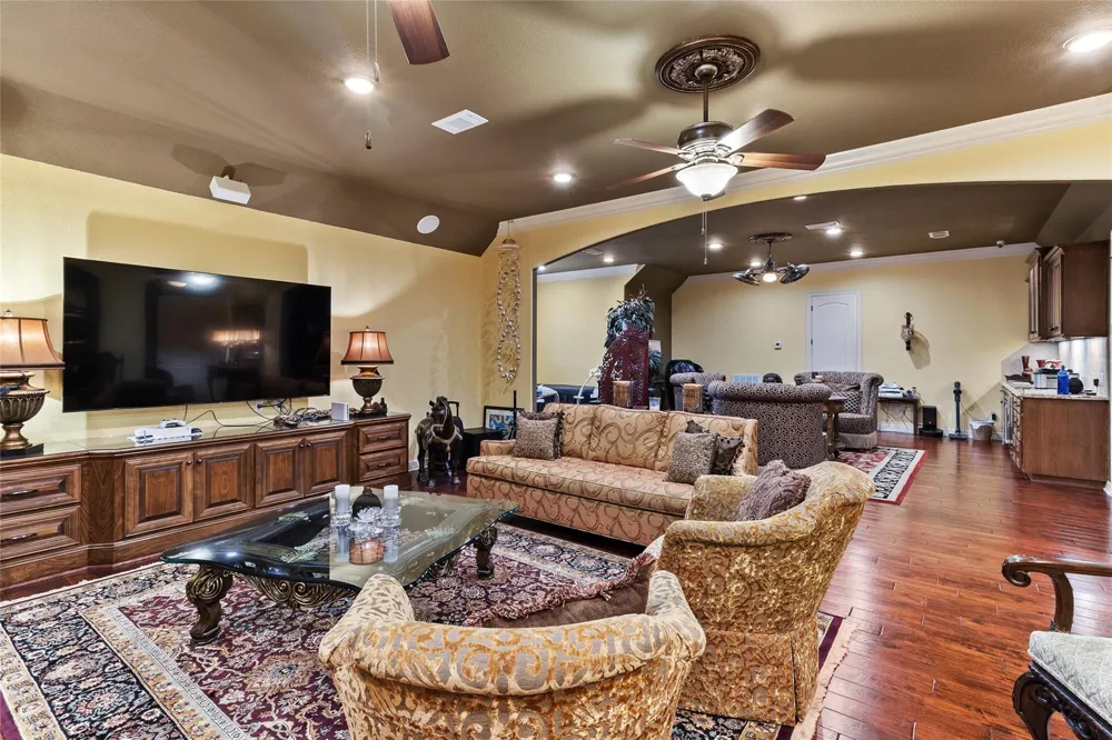 1105 Oak Park Drive Angleton, TX 77515