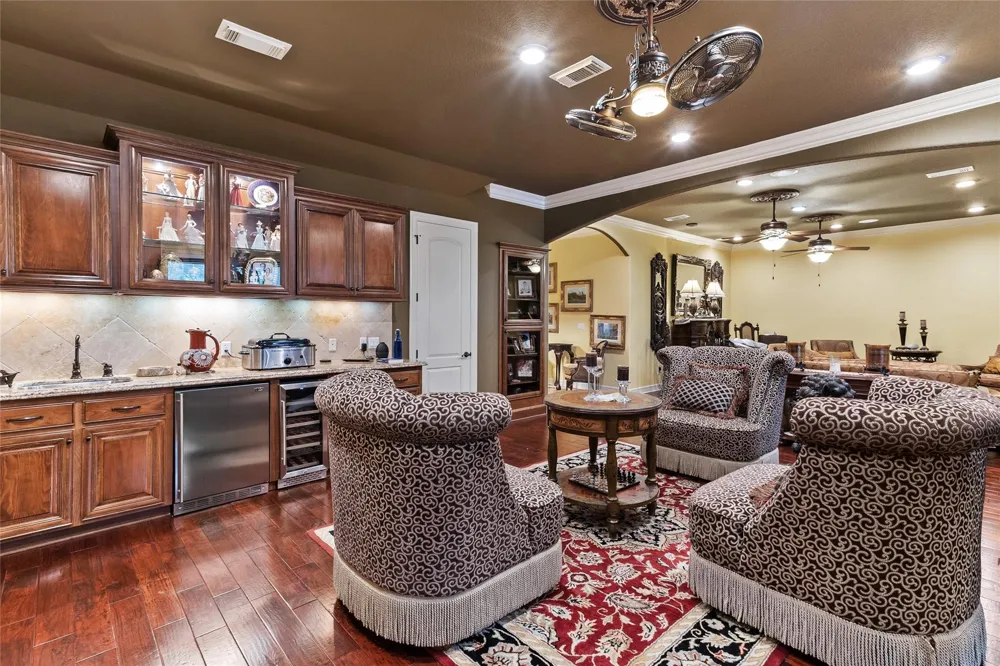 1105 Oak Park Drive Angleton, TX 77515
