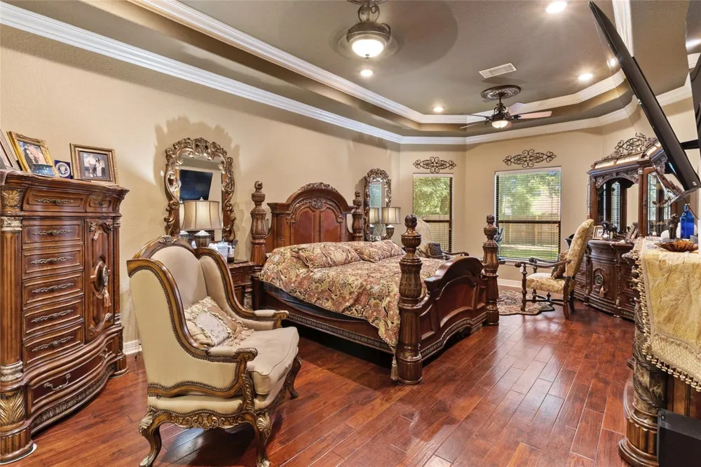 1105 Oak Park Drive Angleton, TX 77515