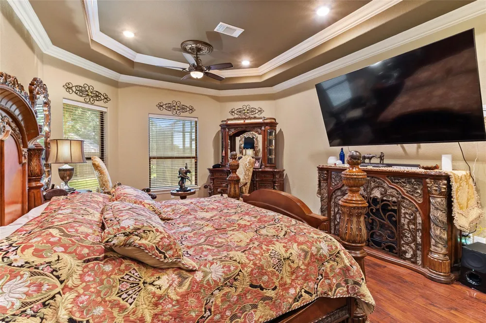 1105 Oak Park Drive Angleton, TX 77515