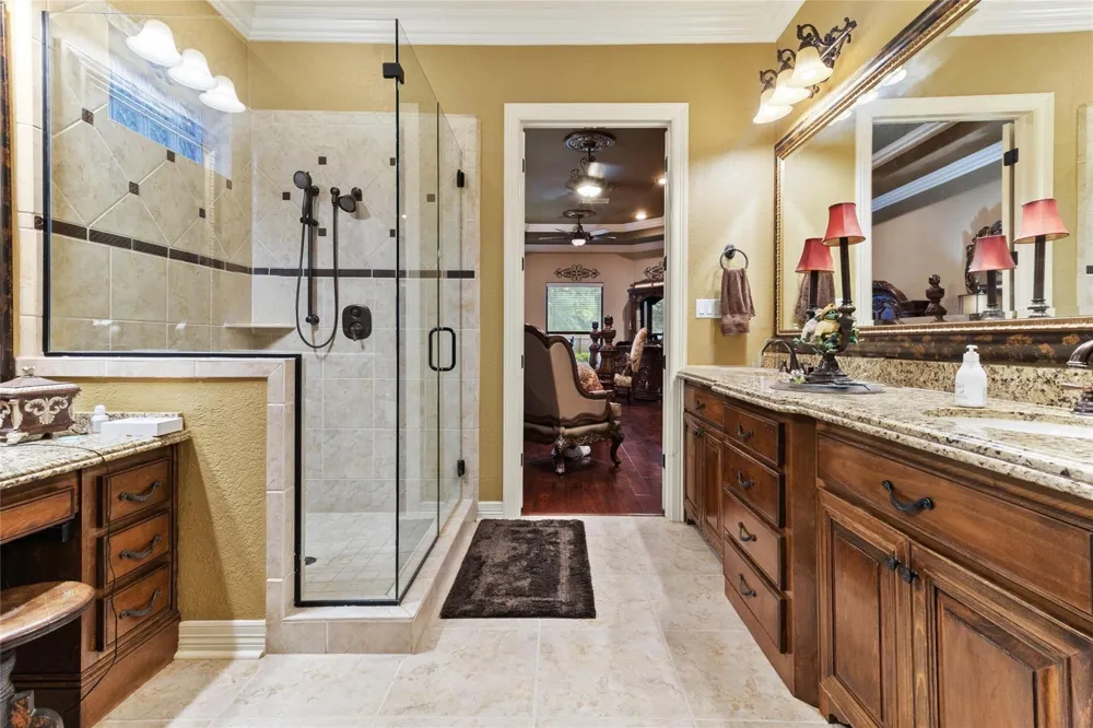 1105 Oak Park Drive Angleton, TX 77515
