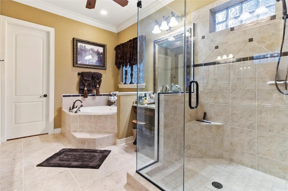 1105 Oak Park Drive Angleton, TX 77515