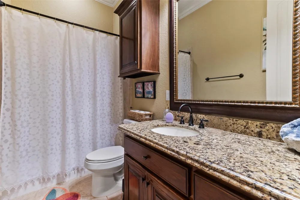 1105 Oak Park Drive Angleton, TX 77515