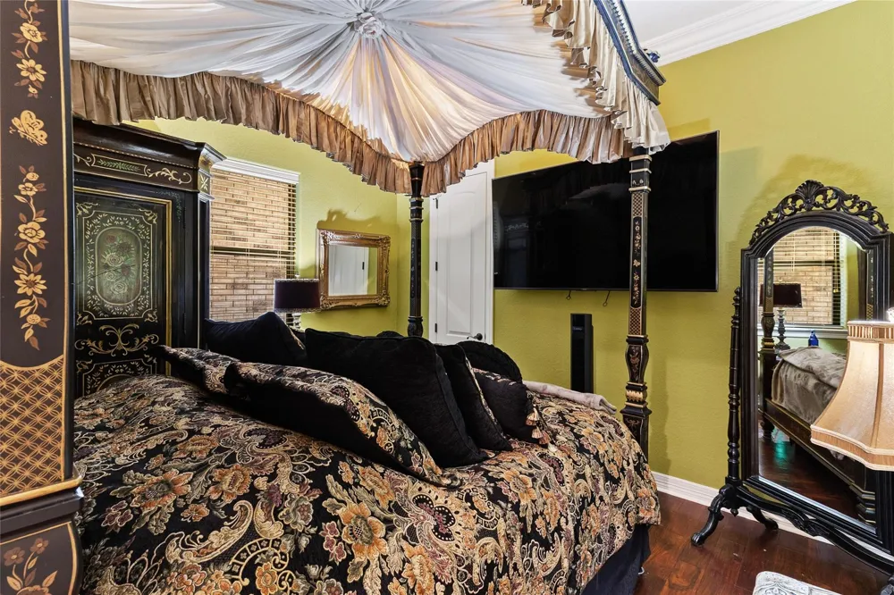 1105 Oak Park Drive Angleton, TX 77515