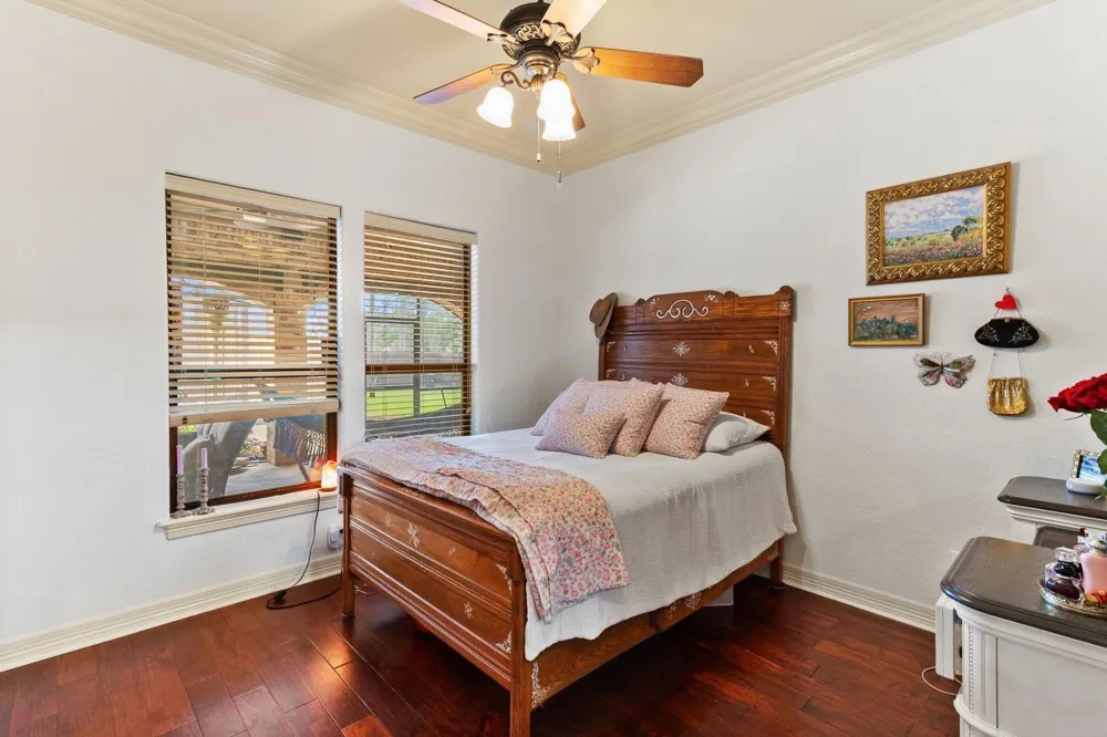1105 Oak Park Drive Angleton, TX 77515