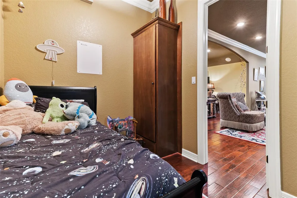 1105 Oak Park Drive Angleton, TX 77515
