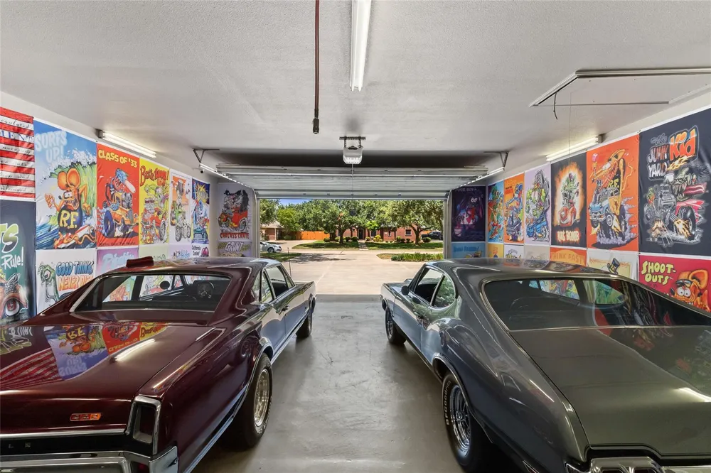 1105 Oak Park Drive Angleton, TX 77515
