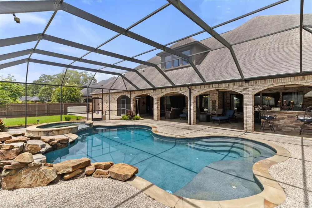 1105 Oak Park Drive Angleton, TX 77515